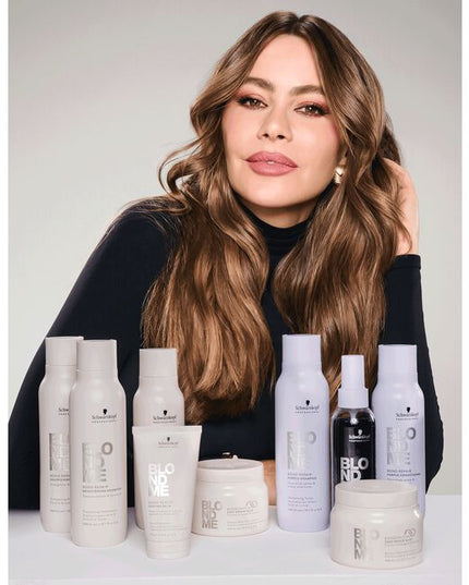 Strengthens and moisturizes hair.