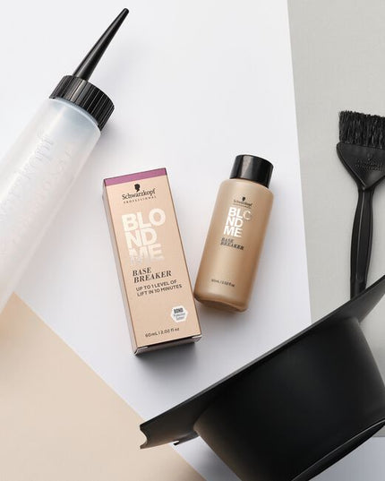 Ideal for clients looking for seamless root transition with a gentle cool blonde tone deposit, BLONDME Base Breaker Extra Cool provides 1 level of lift in up to 10 minutes on medium to dark pre-lightened blonde hair, whilst softly neutralizing unwanted warm undertones with its gentle, anti-orange formula. Available in Soft Cool, Cool and Extra Cool, BLONDME Base Breaker achieves the optimal blend between virgin hair and lightened hair for illuminated, natural-looking blonde.