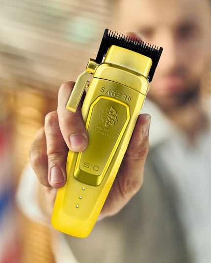 A perfect blend of power, precision, and luxury, designed to elevate your grooming experience. This state-of-the-art clipper is equipped with the latest features to meet the demands of both professional stylists and at-home grooming enthusiasts. At the heart of this clipper is the new and improved EON digital brushless motor, running at an impressive 7,200 rpm. This motor is efficient, optimized, and noise-reducing, ensuring a seamless and powerful cutting experience. Paired with Stylecraft's Blac