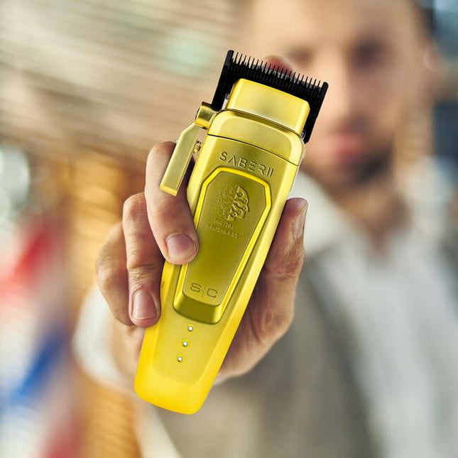 A perfect blend of power, precision, and luxury, designed to elevate your grooming experience. This state-of-the-art clipper is equipped with the latest features to meet the demands of both professional stylists and at-home grooming enthusiasts. At the heart of this clipper is the new and improved EON digital brushless motor, running at an impressive 7,200 rpm. This motor is efficient, optimized, and noise-reducing, ensuring a seamless and powerful cutting experience. Paired with Stylecraft's Blac