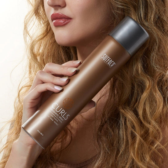 Lightweight hairspray for curls and textured hair. Botanical fibers define and hold your curls while Babassu Oil and Ceramide NP provide color and thermal protection as well as humidity resistance.