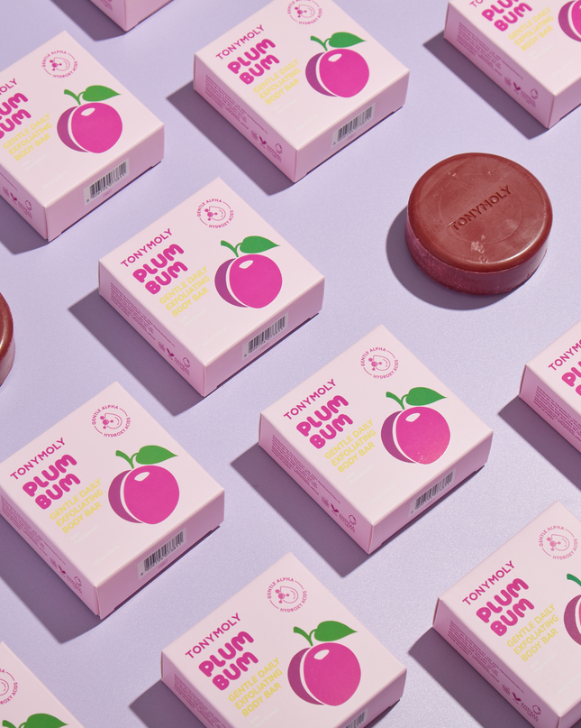 This gentle resurfacing Plum Bum AHA Exfoliating Body Bar is designed to cleanse, refine, and restore your skin’s glow. Infused with AHAs and Plum Extract, this dual-action exfoliator removes dead skin cells, helps to prevent ingrown hairs, smooth keratosis pilaris (KP), and unclog pores while still remaining gentle for daily use.