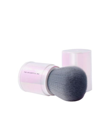 Brush to perfection with our Dusting Brush. This retractable brush is the perfect tool to provide a clean finish. Made with a retractable brush head you can easily swipe away excess product for a clean, professional finish.
