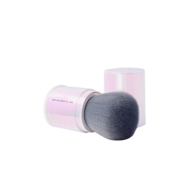 Brush to perfection with our Dusting Brush. This retractable brush is the perfect tool to provide a clean finish. Made with a retractable brush head you can easily swipe away excess product for a clean, professional finish.
