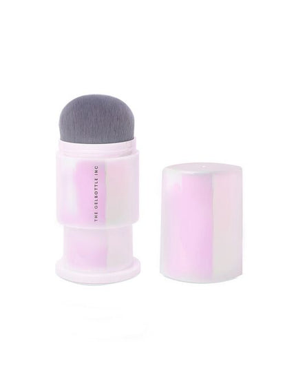 Brush to perfection with our Dusting Brush. This retractable brush is the perfect tool to provide a clean finish. Made with a retractable brush head you can easily swipe away excess product for a clean, professional finish.