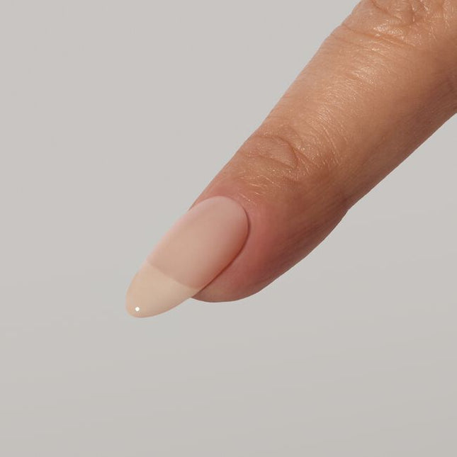 Your strengthening superhero! HEMA-Free Glow Top is designed to seal in your work to reduce chipping, completing your HEMA-Free nails.