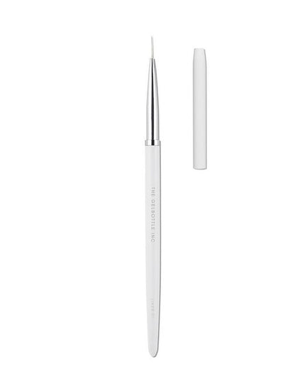 The best things come in small packages, and Liner 02 is no exception. Our thinnest ever brush boasts a 13mm length and is ideal for intricate line detailing and finite perfection in one controlled stroke.
