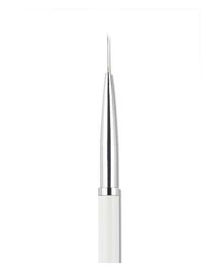 The best things come in small packages, and Liner 02 is no exception. Our thinnest ever brush boasts a 13mm length and is ideal for intricate line detailing and finite perfection in one controlled stroke.
