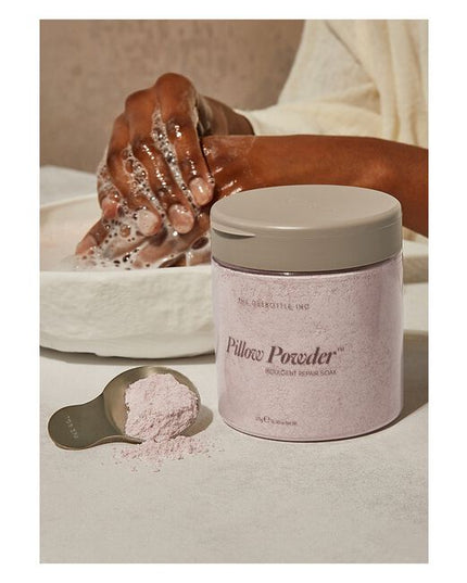Pillow Powder™ is an indulgent repair soak. The pillow-soft foam and nourishing blends of Almond Oil and Vitamin E soften and soothe skin and dry cuticles.

A luxurious treat, let a feeling of calm wash over your clients with this universal soak that's perfect for all skin types.