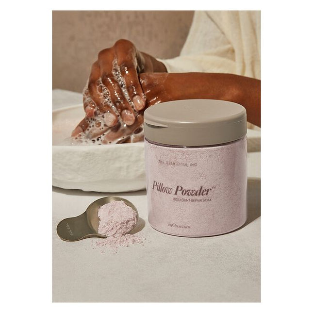 Pillow Powder™ is an indulgent repair soak. The pillow-soft foam and nourishing blends of Almond Oil and Vitamin E soften and soothe skin and dry cuticles.

A luxurious treat, let a feeling of calm wash over your clients with this universal soak that's perfect for all skin types.