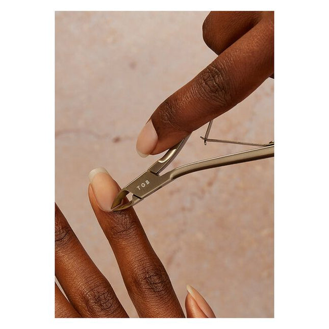 Meet Pro Nip — an essential tool crafted with expert precision to deliver superior grip and control, helping you achieve flawless prep even with the most challenging cuticles.