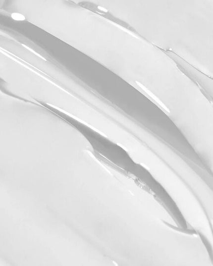 Say hello to your most reliable base yet. Rubber Base Coat is your go-to for extra reinforcement and next-level versatility. This flexible, high-viscosity formula moves with the natural nail to prevent chips and cracks — while smoothing ridges and masking imperfections for a seamless, photo-ready finish.