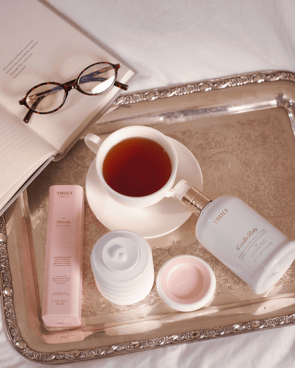 A lightweight gel cream that infuses dry, textured skin with hexapeptide, glycolic acid, and soybean ferment extract for a visibly plumper, smoother complexion