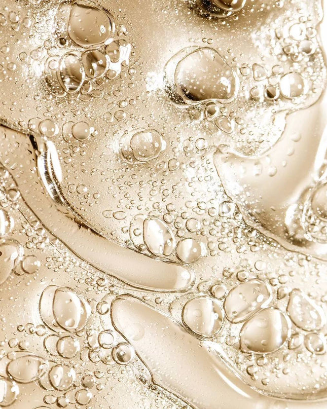 Truly Cooka Oil For Pubic Hair & Skin is a silky, lightweight antimicrobial oil for the pubic hair + bikini line that gently soothes irritation, clears pores, combats ingrown and softens the skin. Use anywhere hair meets skin for grease-free hydration and a noticeably softer texture.