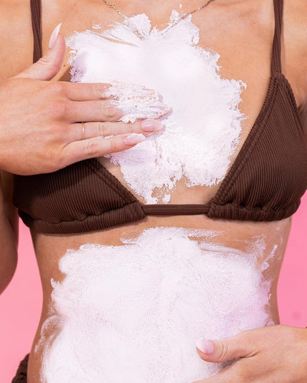 A hydrating body polish that visibly firms and smooths skin on the boobs and belly. Formulated with retinol, coconut milk, and hyaluronic acid, it targets stretch marks, sagging, and dry skin.