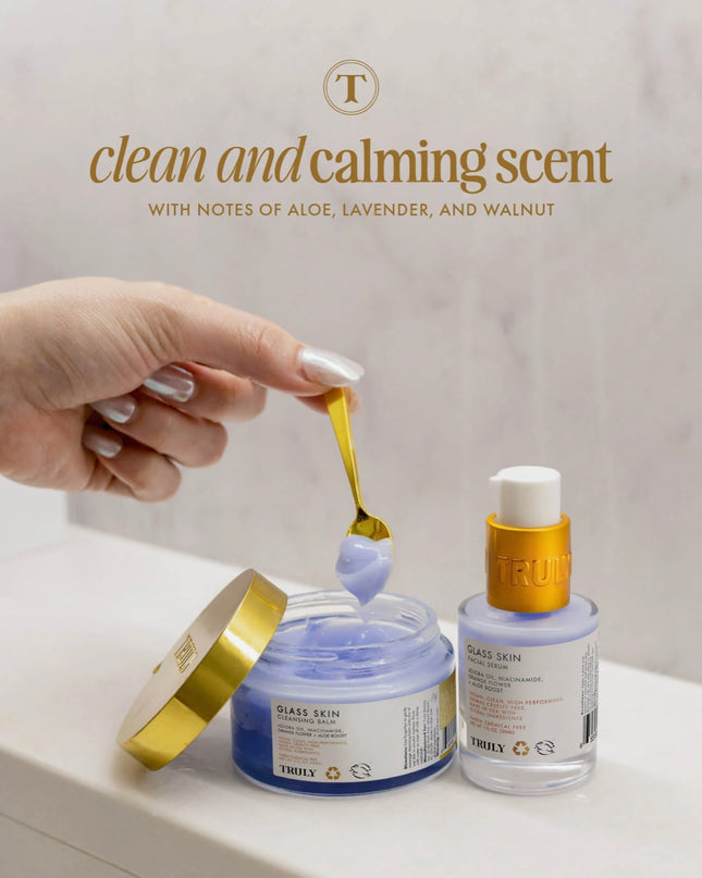 A deeper cleanse, a clearer you.
Truly’s first ever 2-in-1 cleanser + makeup remover balm penetrates deep into the pores, lifting the day’s sebum, gunk, and makeup for a clear, poreless, and glowing complexion.