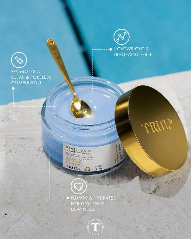 A deeper cleanse, a clearer you.
Truly’s first ever 2-in-1 cleanser + makeup remover balm penetrates deep into the pores, lifting the day’s sebum, gunk, and makeup for a clear, poreless, and glowing complexion.