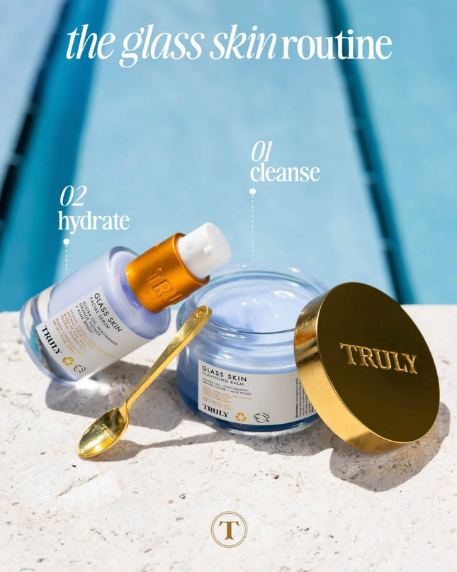 A deeper cleanse, a clearer you.
Truly’s first ever 2-in-1 cleanser + makeup remover balm penetrates deep into the pores, lifting the day’s sebum, gunk, and makeup for a clear, poreless, and glowing complexion.