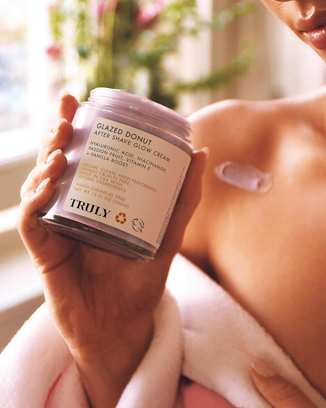 A luxe, lightweight body moisturizer that deeply nourishes, hydrates, and protects with a sweet vanilla glaze scent.
Our Glazed Donut After Shave Glow Cream melts into skin for instant razor burn and bump relief. Formulated with hyaluronic acid, niacinamide, and vitamin E to leave skin gorgeously smooth and glowing.