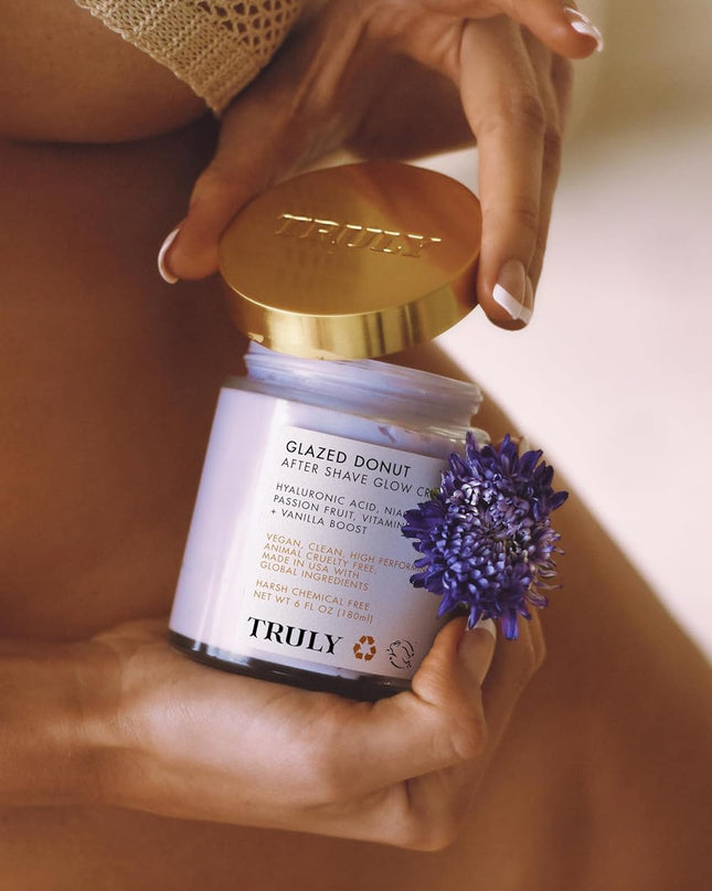 A luxe, lightweight body moisturizer that deeply nourishes, hydrates, and protects with a sweet vanilla glaze scent.
Our Glazed Donut After Shave Glow Cream melts into skin for instant razor burn and bump relief. Formulated with hyaluronic acid, niacinamide, and vitamin E to leave skin gorgeously smooth and glowing.