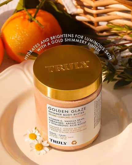 Truly’s Golden Glaze Shimmer Body Butter restores dewy, bouncy skin with a brightening blend of vitamin C and argan oil. It boosts elasticity, protects against external aggressors, and smooths out fine lines and wrinkles for a youthful, golden glow.