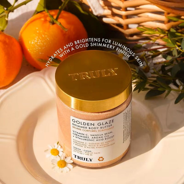 Truly’s Golden Glaze Shimmer Body Butter restores dewy, bouncy skin with a brightening blend of vitamin C and argan oil. It boosts elasticity, protects against external aggressors, and smooths out fine lines and wrinkles for a youthful, golden glow.