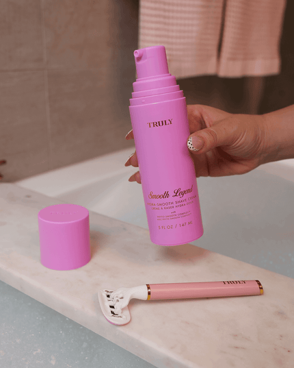 Meet the creamiest, dreamiest shave cream. Powered by Truly’s proprietary Phyto-Smooth Complex™, this jasmine-scented rich whip cushions skin with a protective moisture barrier for a close shave that leaves you irresistibly soft and smooth.