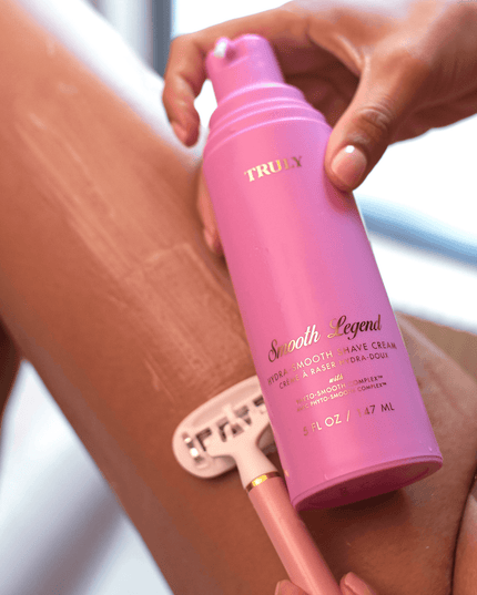 Meet the creamiest, dreamiest shave cream. Powered by Truly’s proprietary Phyto-Smooth Complex™, this jasmine-scented rich whip cushions skin with a protective moisture barrier for a close shave that leaves you irresistibly soft and smooth.