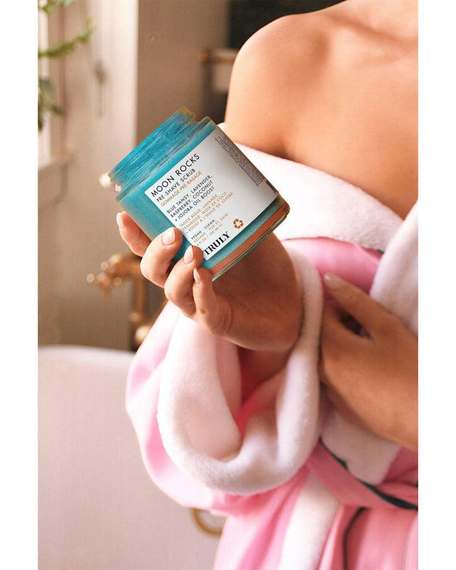 Immerse yourself in a spa-like experience with this lightweight, sugar-based scrub featuring dreamy fragrance notes of lavender, jasmine and silver birch. Buff away dead surface skin cells, loosen hair follicles and lather away the day so you can enjoy bright, glowing-looking skin, temporarily.