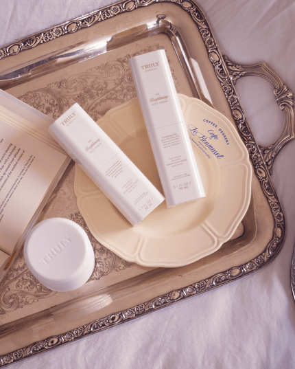 A face brightening serum with vitamin C &  tranexamic acid that evens skin tone and reduces the appearance of hyperpigmentation for a visibly radiant complexion from the very first use.