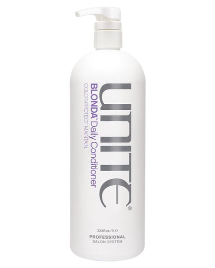 A blonde-loving purple conditioner that hydrates, repairs and protects blonde hair and highlights on both tone and no-tone days.