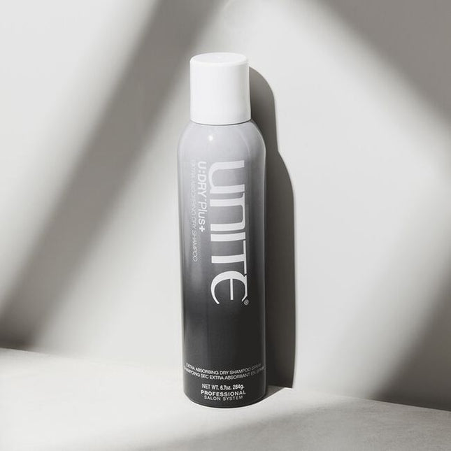 An extra-absorbing dry shampoo designed to quickly absorb and refresh oily hair and scalps without leaving a heavy residue.