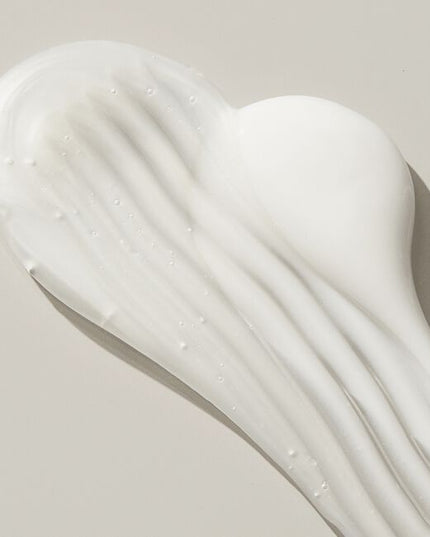A rich, luxurious conditioner formulated to repair and strengthen nutrient-deprived hair. Perfect for any hair type.
