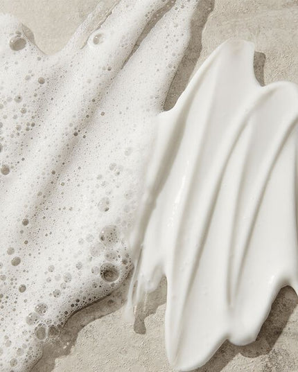 A moisture-enriched shampoo designed to cleanse, replenish and protect all hair types from UV/thermal damage.