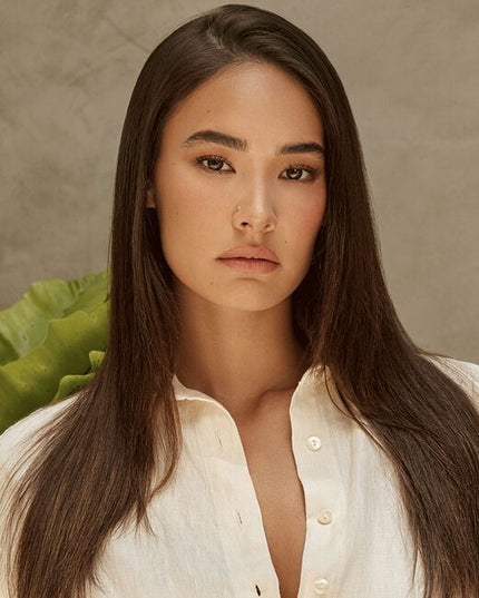 A styling cream designed to nourish and repair as it softens, shines and tames frizz and flyaways.