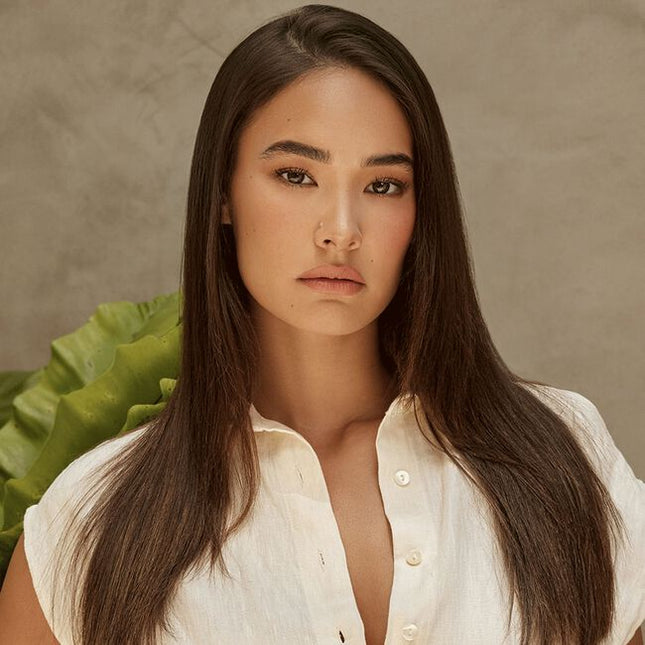 A styling cream designed to nourish and repair as it softens, shines and tames frizz and flyaways.