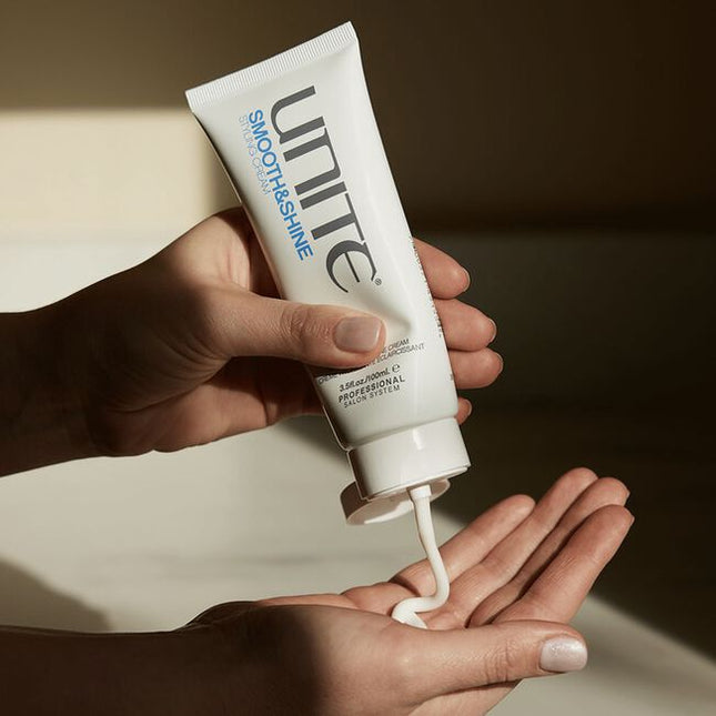 A styling cream designed to nourish and repair as it softens, shines and tames frizz and flyaways.