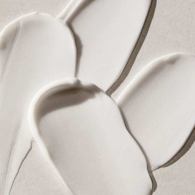 A styling cream designed to nourish and repair as it softens, shines and tames frizz and flyaways.