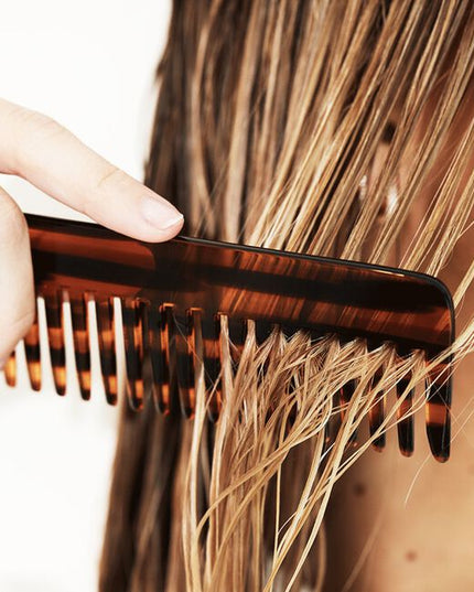 UNITE Hair's bestselling lightweight 7SECONDS Detangler instantly detangles, strengthens, smooths and protects. This protein-based leave-in conditioner leaves hair strong and healthy while targeting tangles and knots. The detangler also seals the cuticle and protects hair from UV/thermal damage.