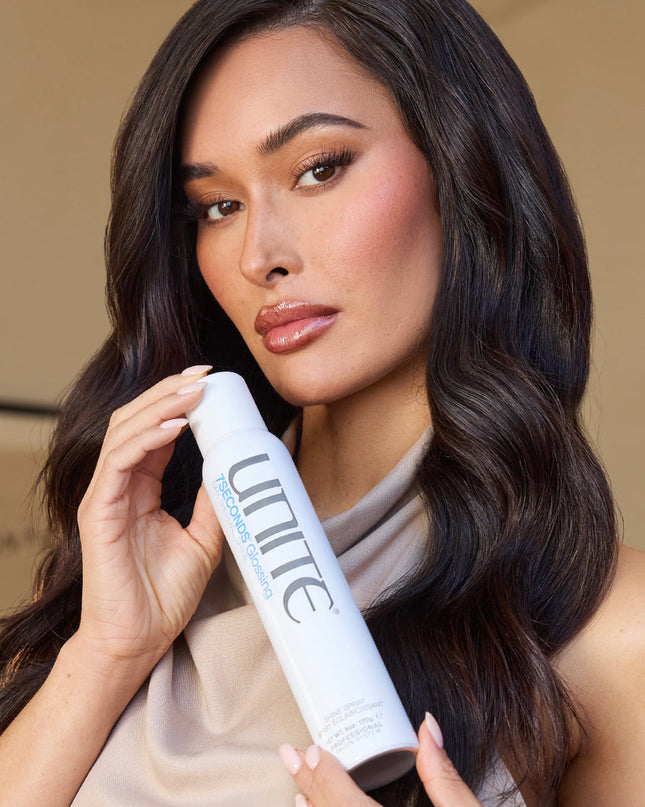 A long-lasting, anti-humectant finishing spray designed to control frizz, deliver shine and protect hair from UV/thermal damage.