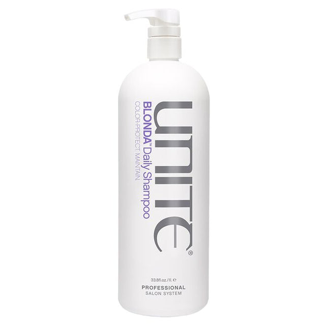 A sulfate-free daily shampoo formulated to gently cleanse and maintain blonde hair and highlights between tone days.