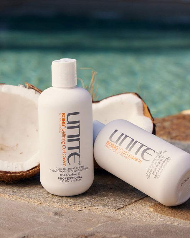 A moisture-enriched curl cream designed to deliver a mega-dose of hydration that defines, controls and protects unruly curls.