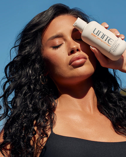 A moisture-enriched curl cream designed to deliver a mega-dose of hydration that defines, controls and protects unruly curls.