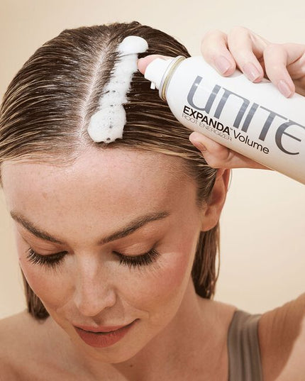 A targeted, volumizing spray foam that adds lift, volume, and hold directly to the root. Ideal for fine or lifeless locks.