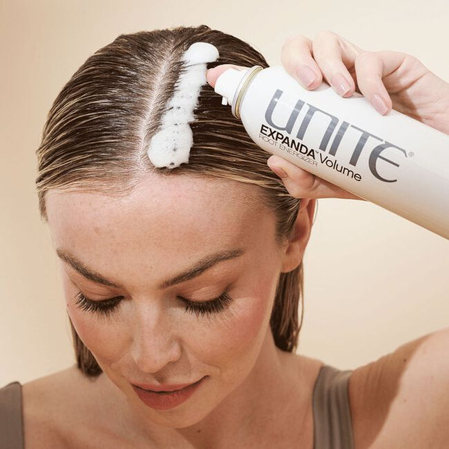 A targeted, volumizing spray foam that adds lift, volume, and hold directly to the root. Ideal for fine or lifeless locks.