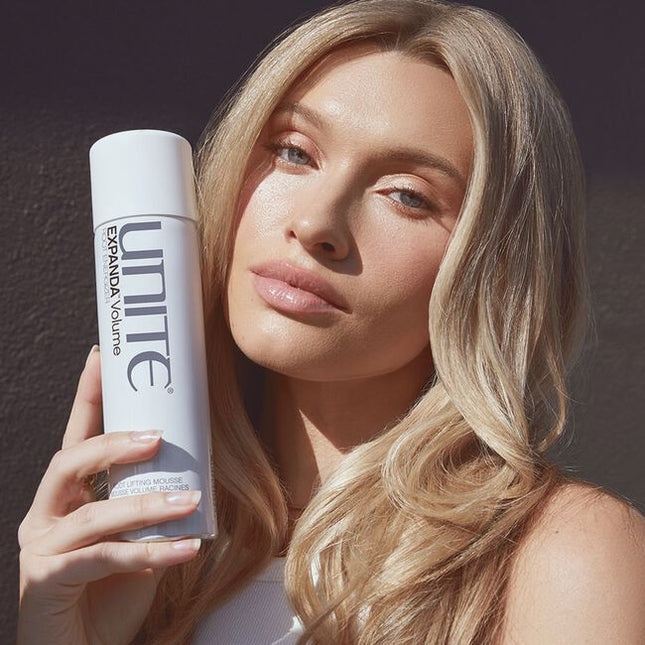 A targeted, volumizing spray foam that adds lift, volume, and hold directly to the root. Ideal for fine or lifeless locks.