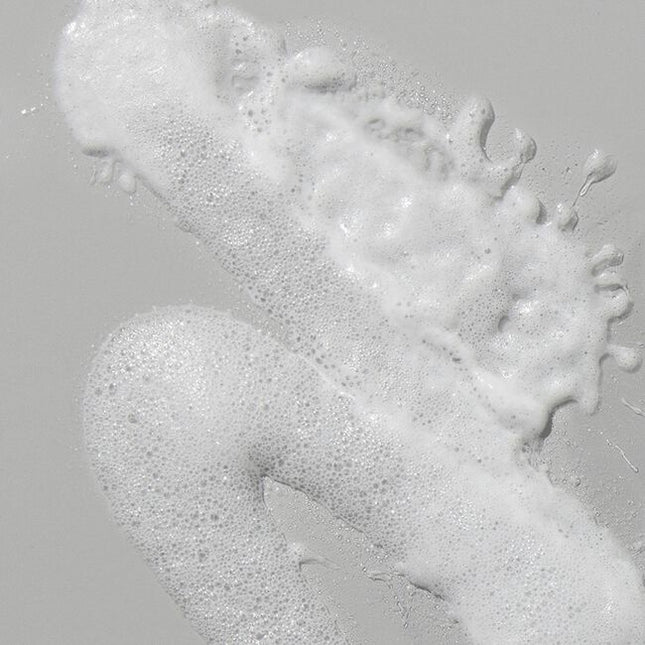 A targeted, volumizing spray foam that adds lift, volume, and hold directly to the root. Ideal for fine or lifeless locks.