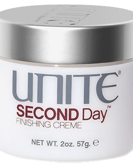 A finishing cream that delivers effortless, lived-in texture that can be worn instantly by any hair type and texture.