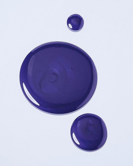 Purple shampoo cleanses and brightens to bring out your brightest blonde. Formulated with professional grade violet pigment and açai extract, this shampoo was designed to enhance cool tones and neutralize brassy hues in blonde, highlighted, gray and silver hair. Reduces brassiness by 24%.* 