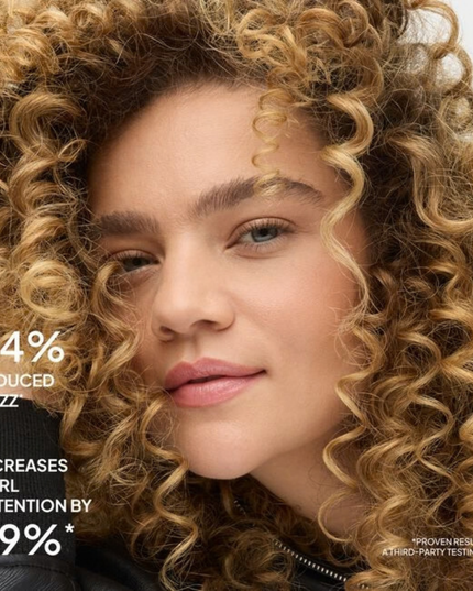 Verb® Curl Foaming Gel adds frizz control, lightweight hold and definition without stiffness. Powered by the brand's proprietary SunflowerCurl™ Complex, cold-pressed golden jojoba oil and castor oil, this foaming gel deeply nourishes and locks in moisture.